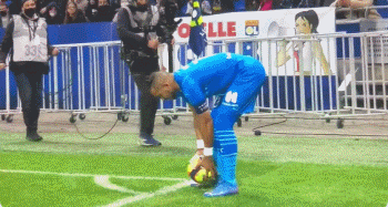 圣保罗高层：我们目前只关心奥斯卡的健康，还未考虑他的合同（圣保罗管理层：当下首要关注奥斯卡的健康，合同问题暂不讨论）