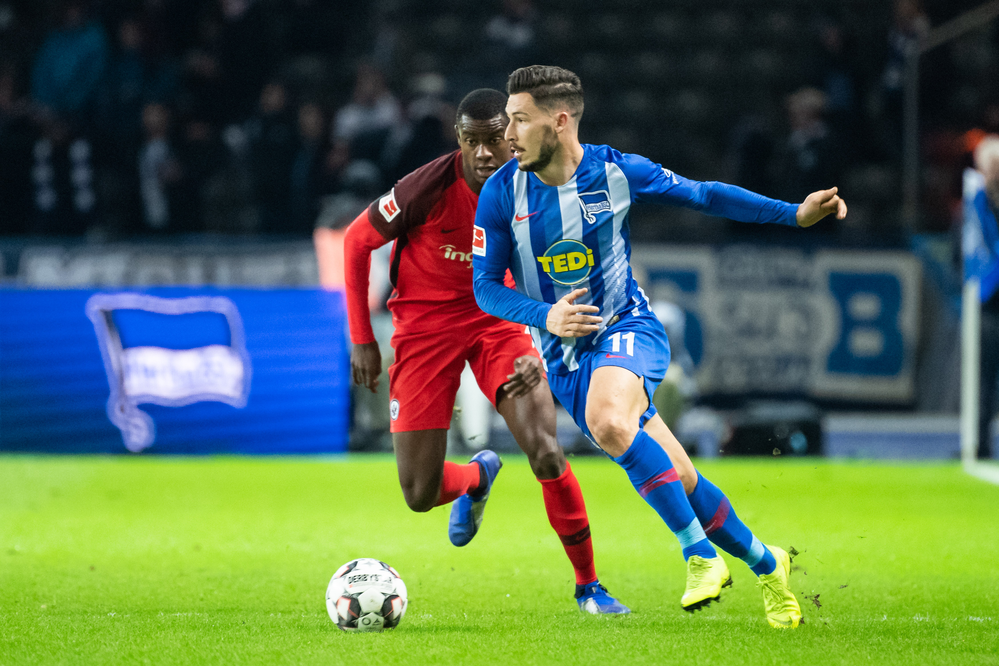 阿斯：巴萨和拜仁都有意桑托斯后卫索萨，后者被誉为新马塞洛（阿斯报：巴萨与拜仁竞逐桑托斯后卫索萨，被誉为新马塞洛）