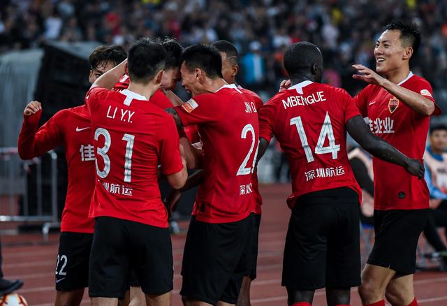 安东尼：梅西是我的偶像和标杆；拒绝拜仁还因我孩子喜欢西班牙（安东尼自述：梅西是偶像与标杆，拒绝拜仁也因孩子爱西班牙）